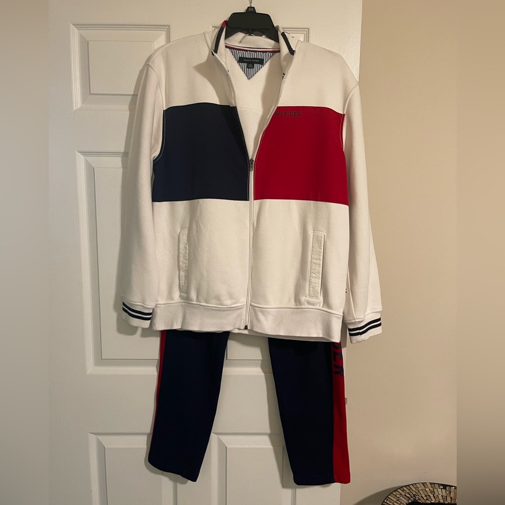 Tommy Hilfiger Sweatsuit XL Top, Large Bottom Unisex